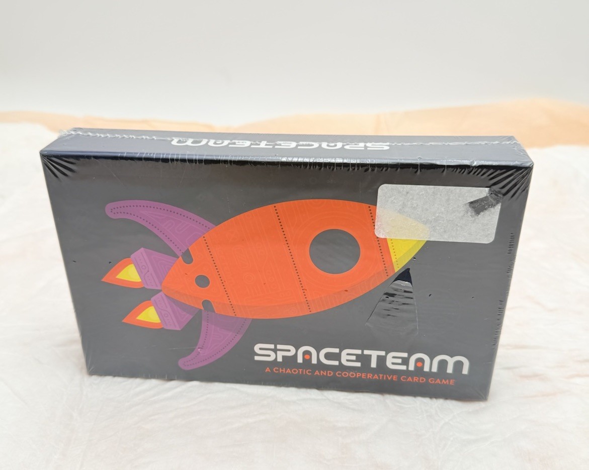 SPACETEAM A Chaotic and Cooperative Card Game