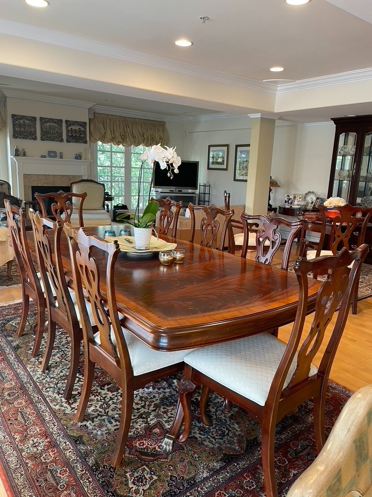 Vintage Thomasville Expandable 6-12 Seat Collector's Cherry Dining Table & Chair