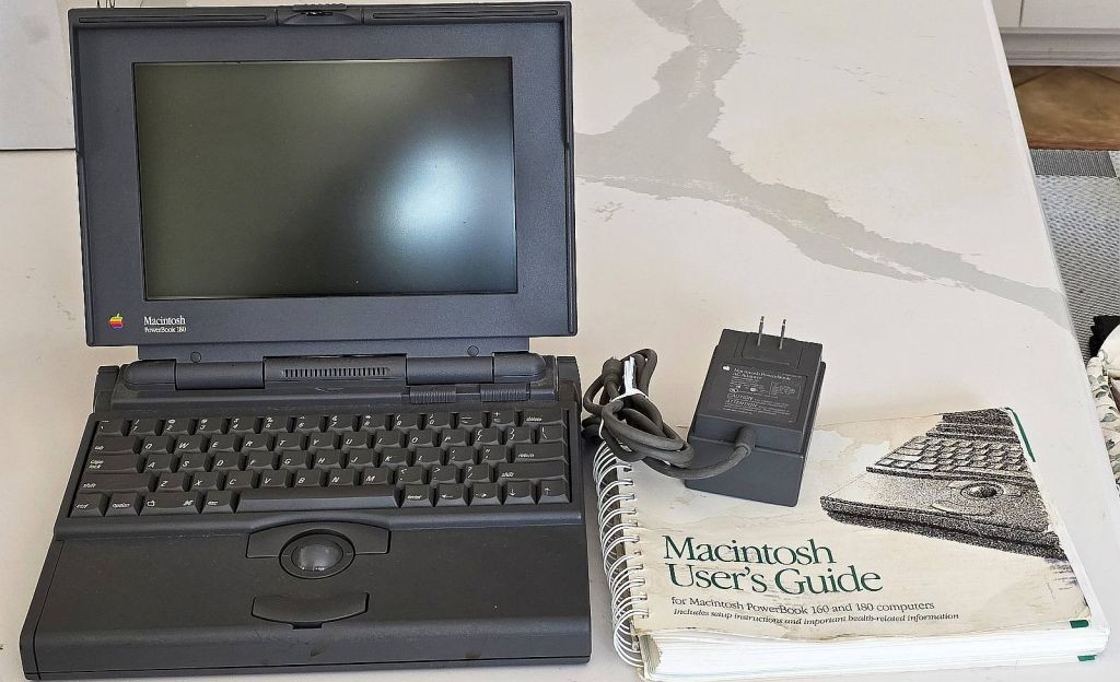Apple Macintosh PowerBook 180 Laptop M4440 w/ P/S and Manual Repair Or Parts