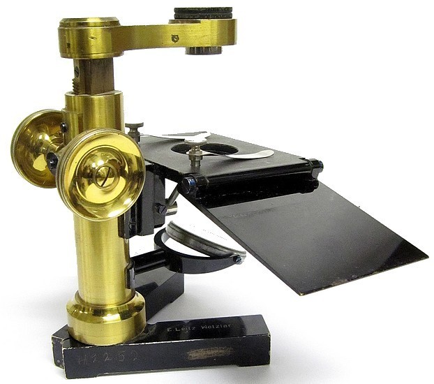 E. Leitz Wetzlar c. 1900 Traveling/Folding Dissecting Brass Microscope