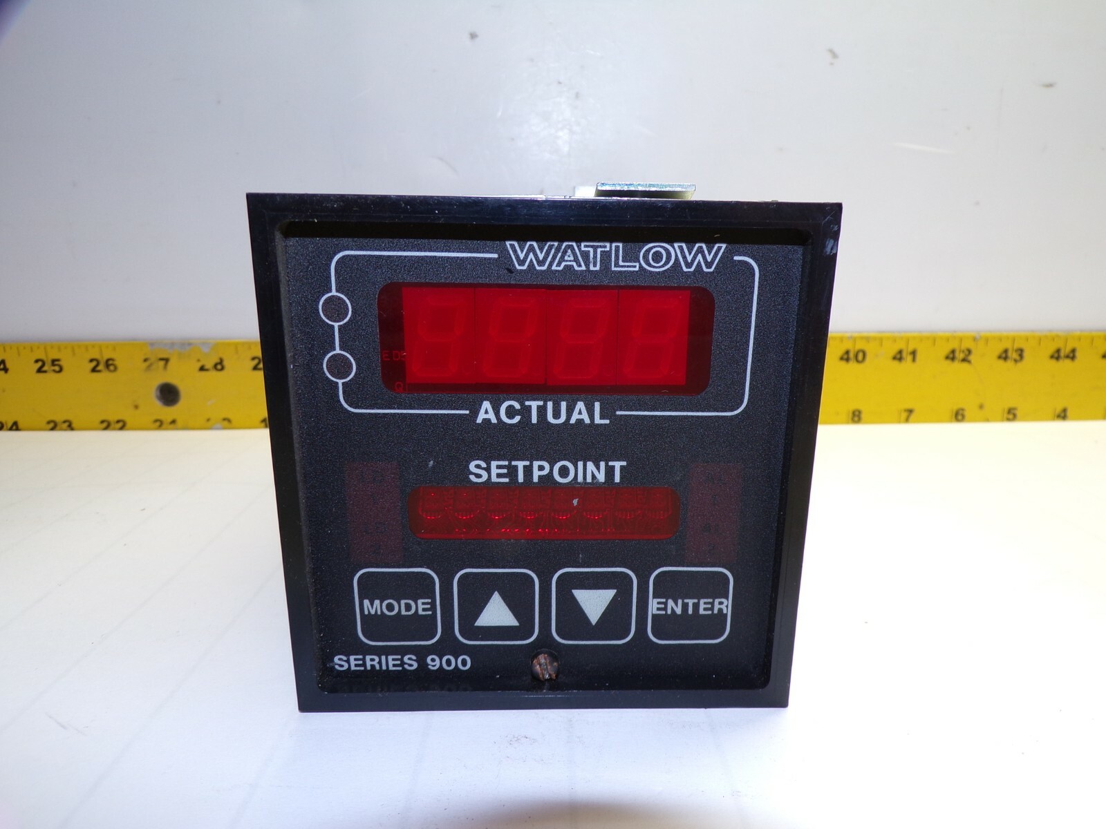 WATLOW 900 MICROPROCESSOR TEMPERATURE CONTROLLER 115/230 VAC 900B-2BA1-B000