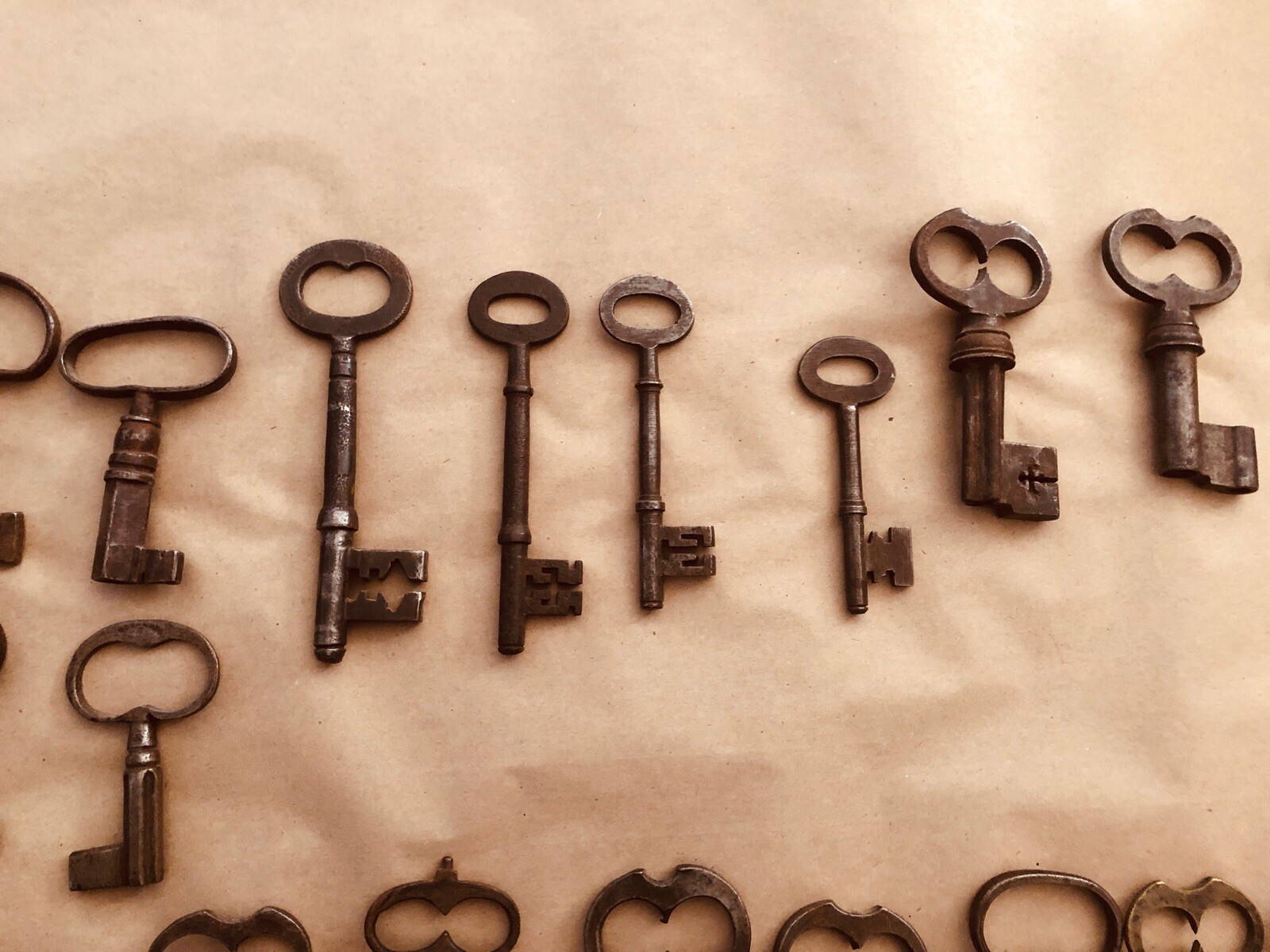 Keys, iron fitting and lock collection.