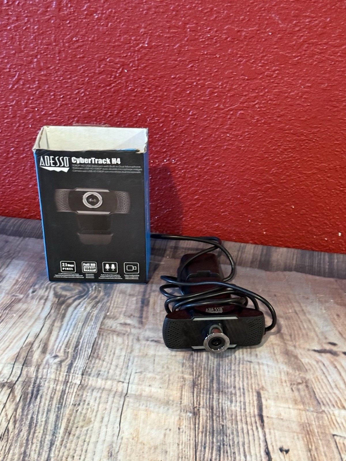 Adesso Cybertrack H4 1080P HD 2.1 Mega Pixel USB Webcam With Built-in Mic