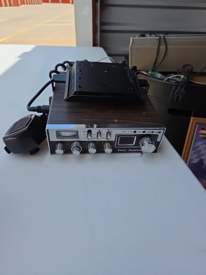 Vintage Sears RoadTalker 40 CB Radio CM-6000L With Microphone - UNTESTED