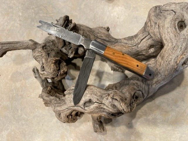 HAND MADE DAMASCUS DUAL BLADE FOLDING POCKET KNIFE - NON LOCK BLONDE WOOD STOCKS