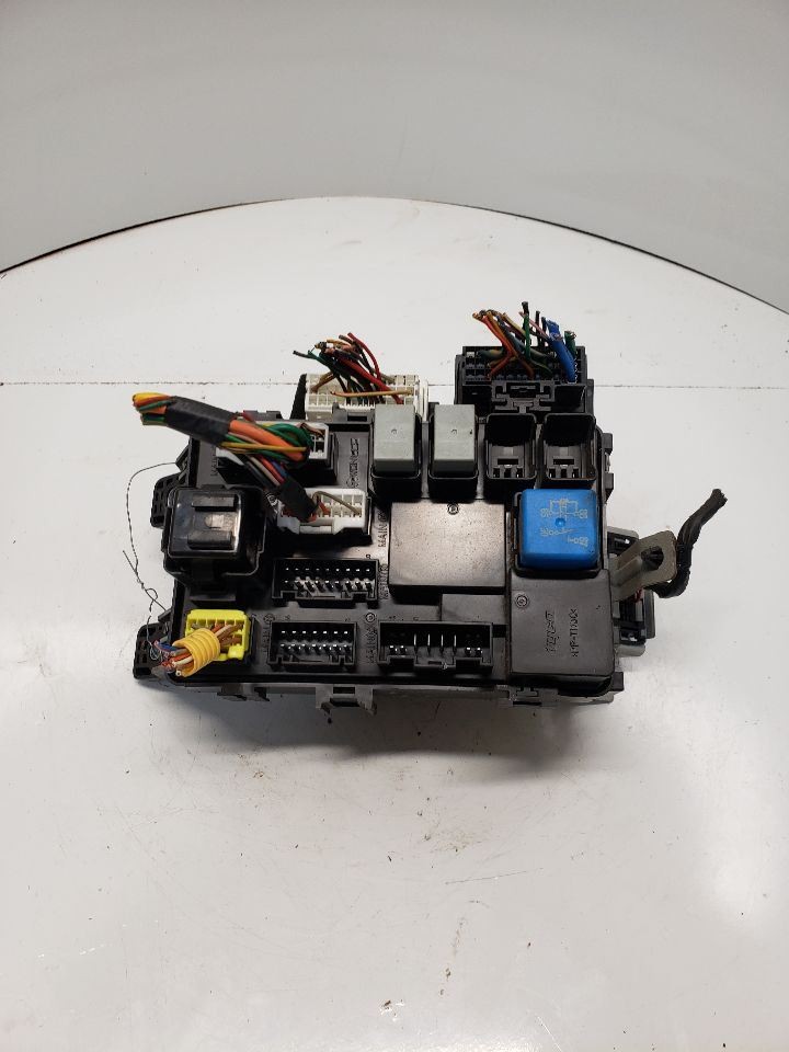2007 Hyundai Accent Body Control Module BCM Center Dash And Console OEM 1368936