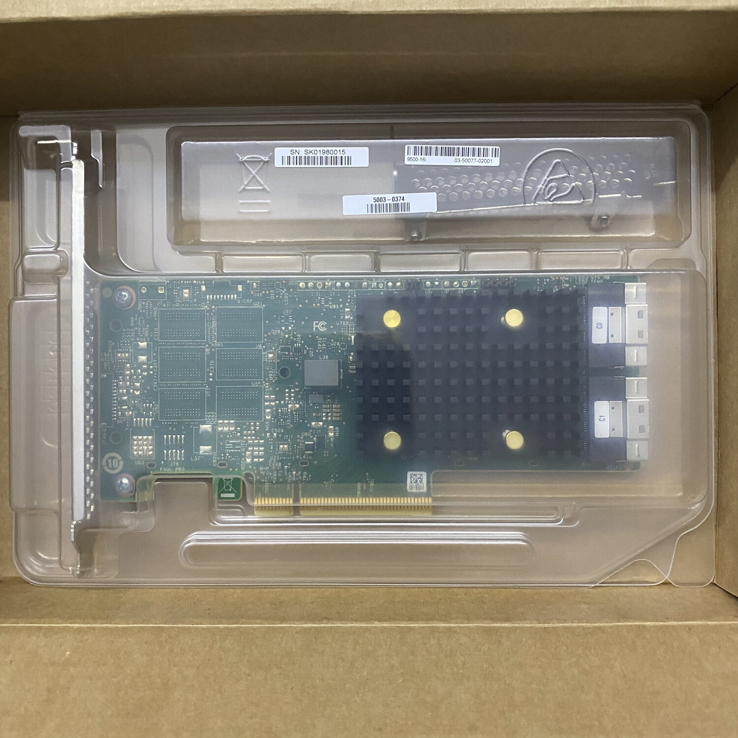 Broadcom HBA 9500-16i Tri-Mode storage controller SATA 6Gb/s / SAS 12Gb/s / PCIe