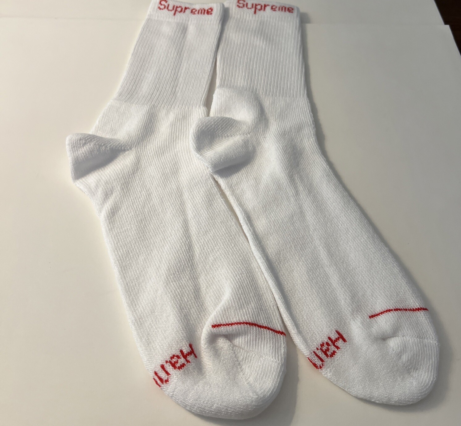 SUPREME/ HANES WHITE SOCKS (SINGLES) (ONE PAIR) AUTHENTIC BRAND NEW (NOT A PACK)