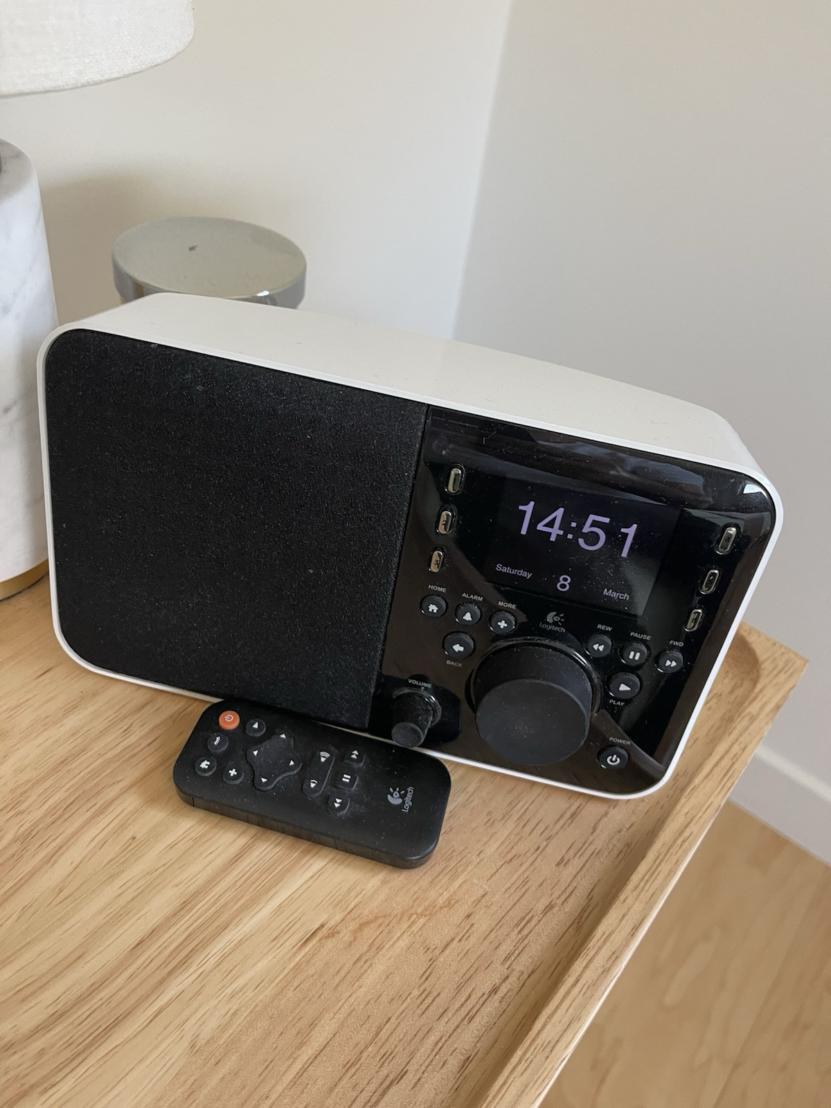 logitech squeezebox internet radio White