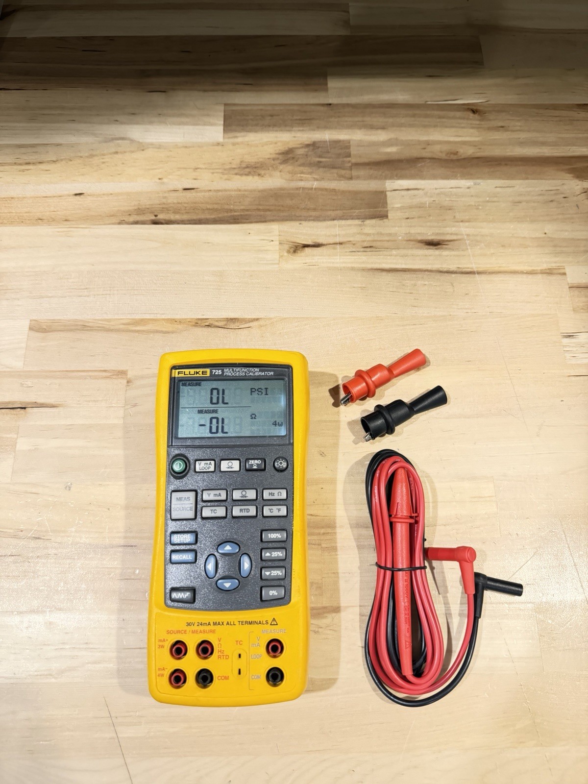FLUKE 725 MULTIFUNCTION PROCESS CALIBRATOR W/ LEADS & CLIPS FREE SHIPPING TESTED