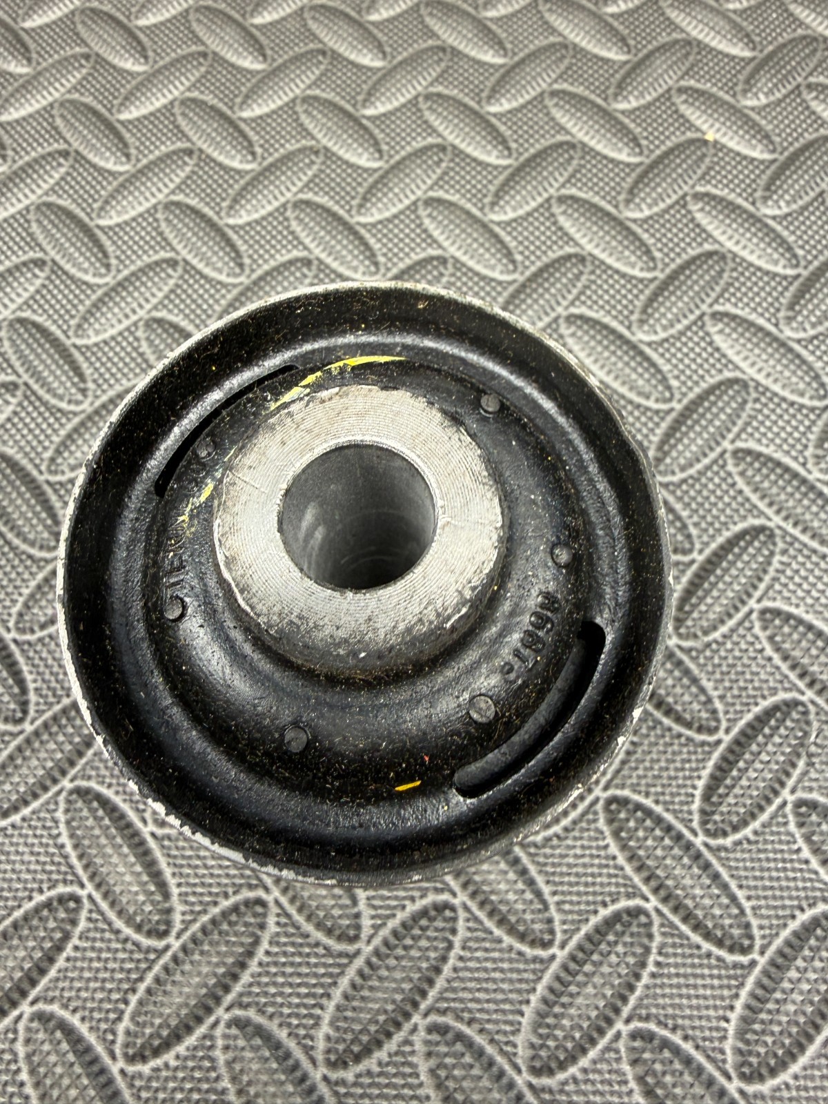 Genuine International 3595976C5 Navistar Left Side Cab Mount Bushing