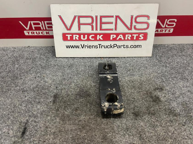 KENWORTH B20-1007 LINK-SHACKLE