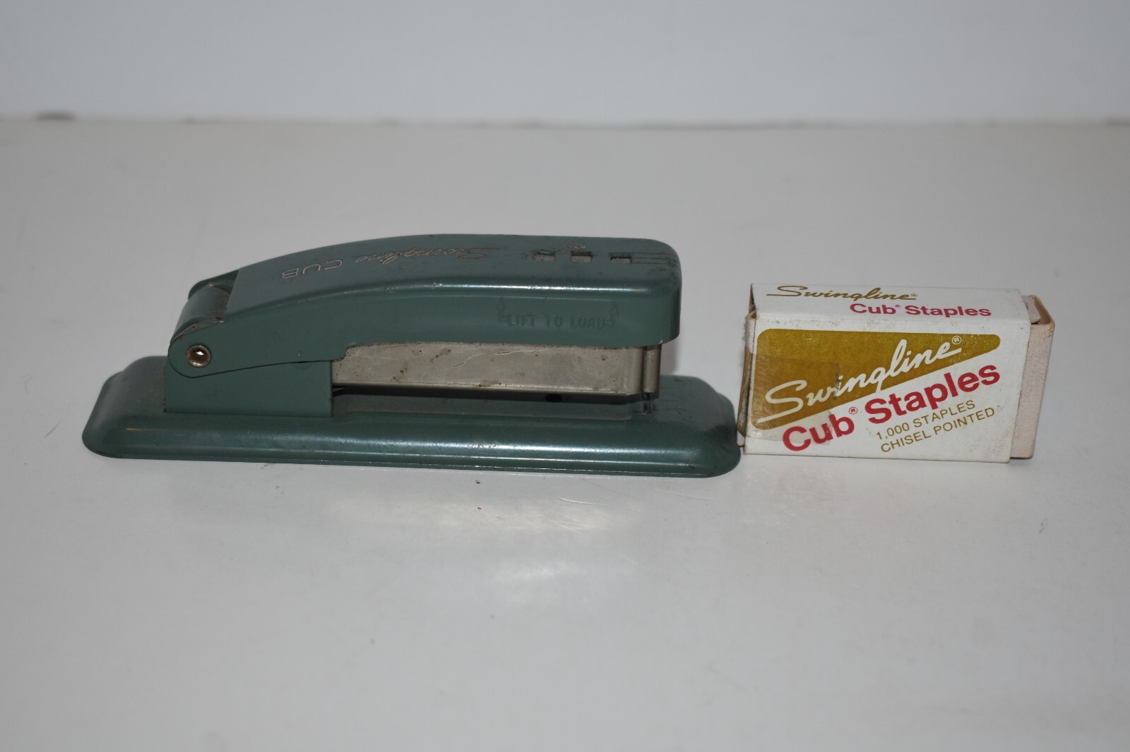 SWINGLINE CUB MINI STAPLER GREEN - W/ BOX OF STAPLES - MADE IN USA - 5" VINTAGE