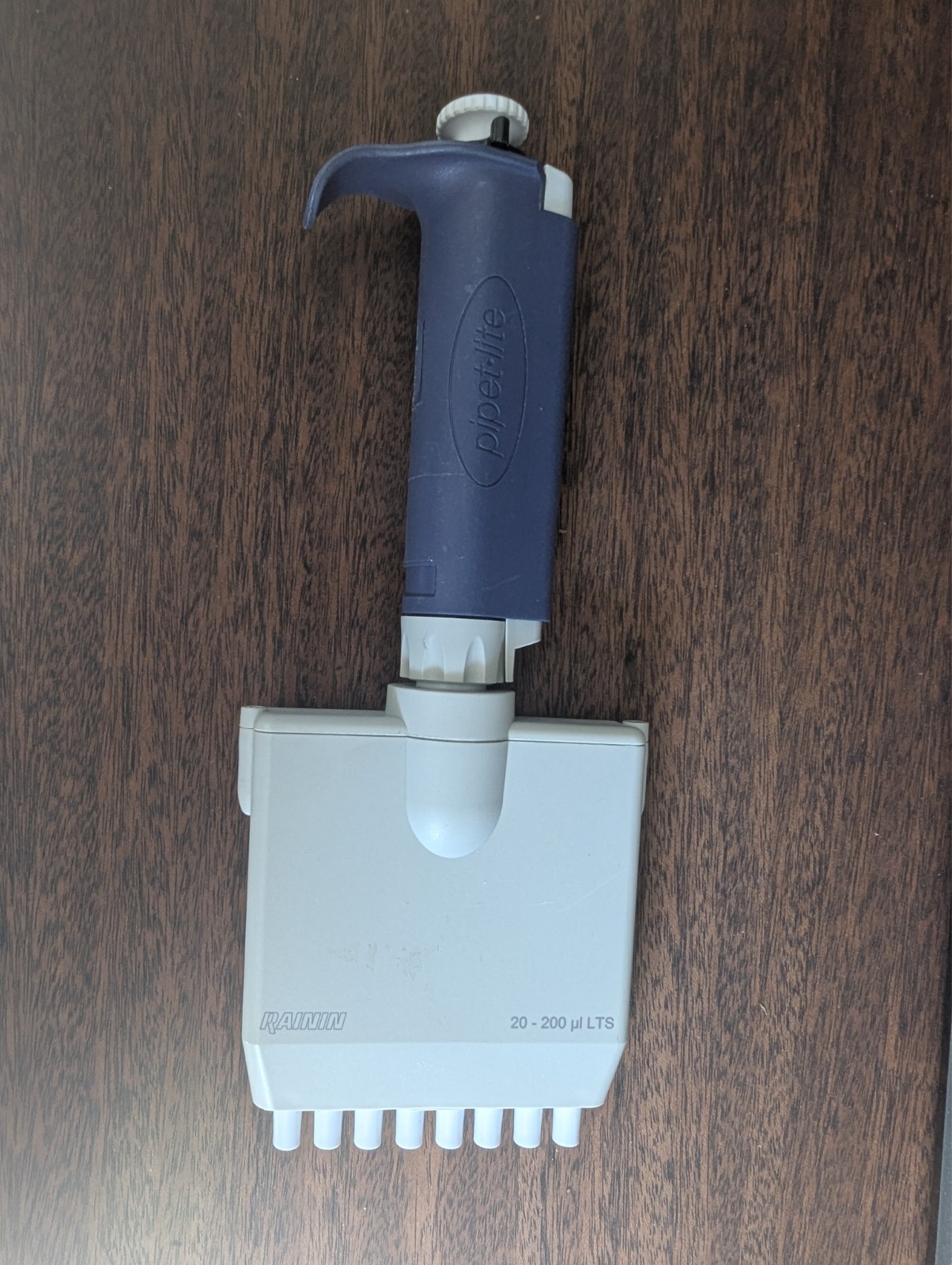 Excellent Condition Rainin 8-Channel Pipette (20-200 µL) – Ready for Your Lab!