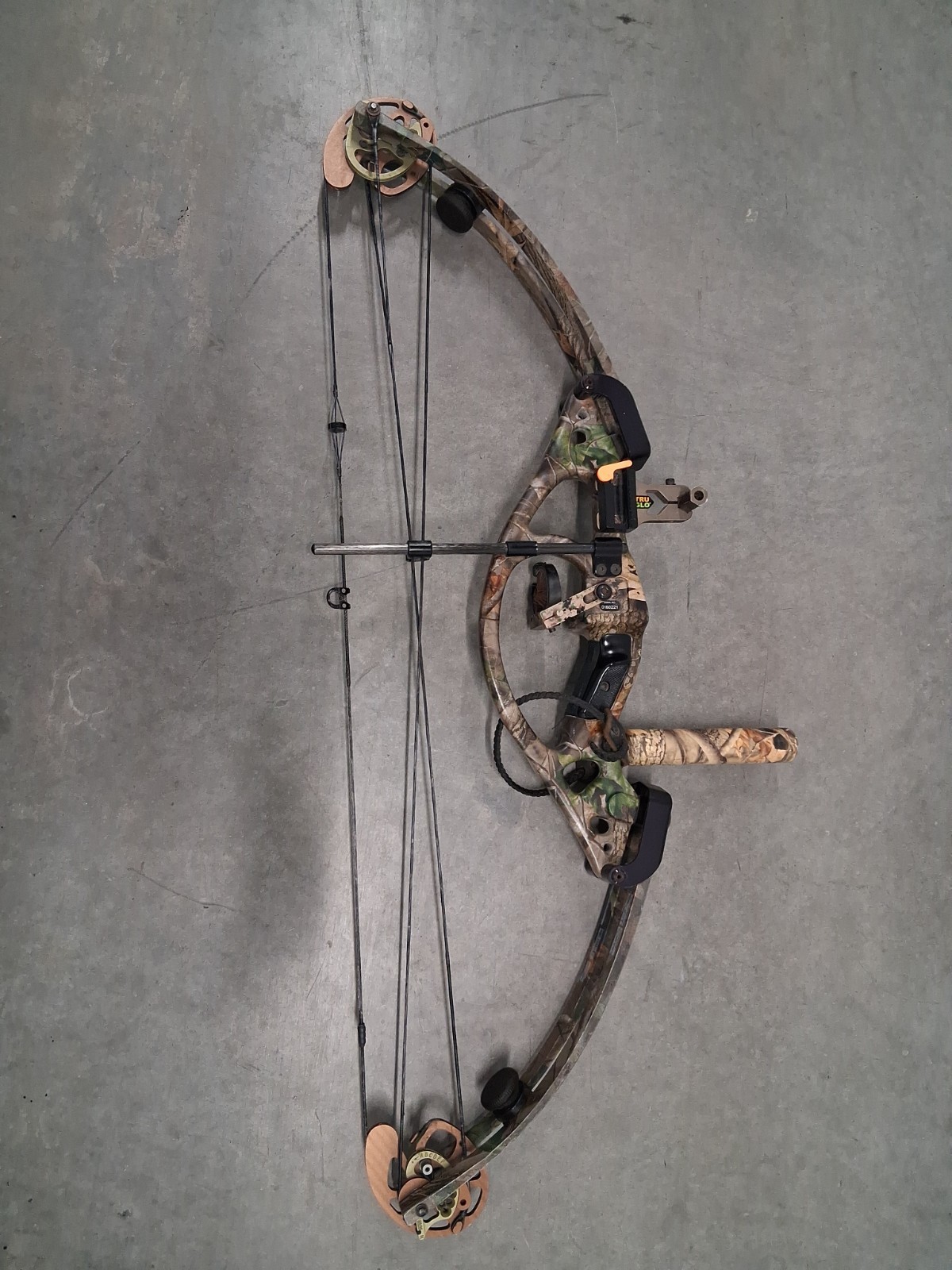Hoyt ZR 200 Compound Bow for right-handed for adults 28 - 30.5" Draw 60-70lbs