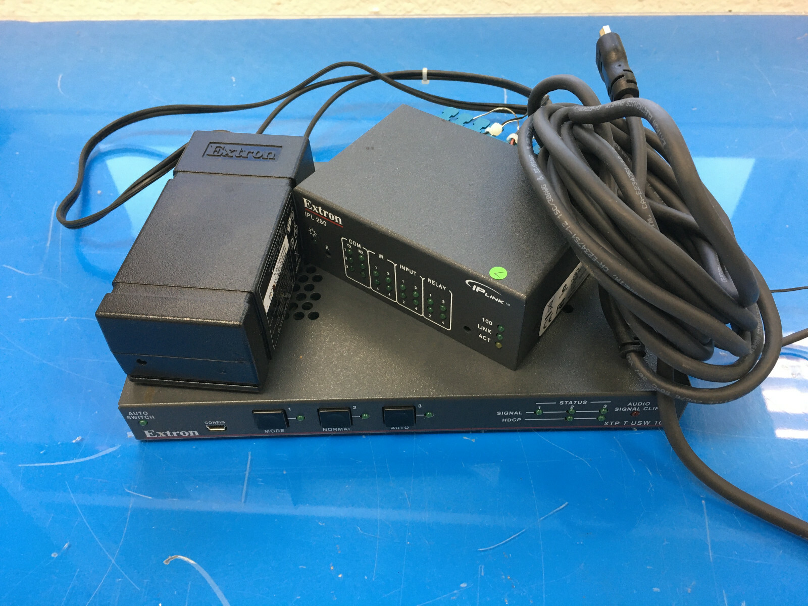 Extron TP T USW 103
