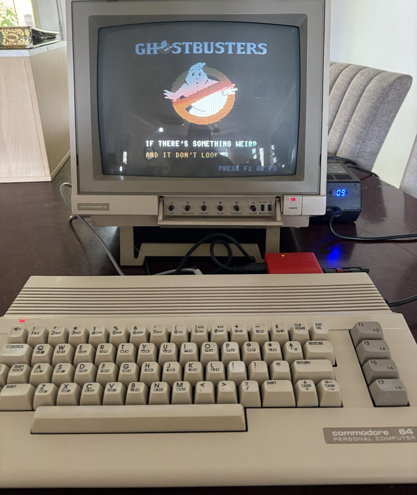 COMMODORE 64C COMPUTER 250466 HEATSINKS TESTED AND WORKING ZIF64