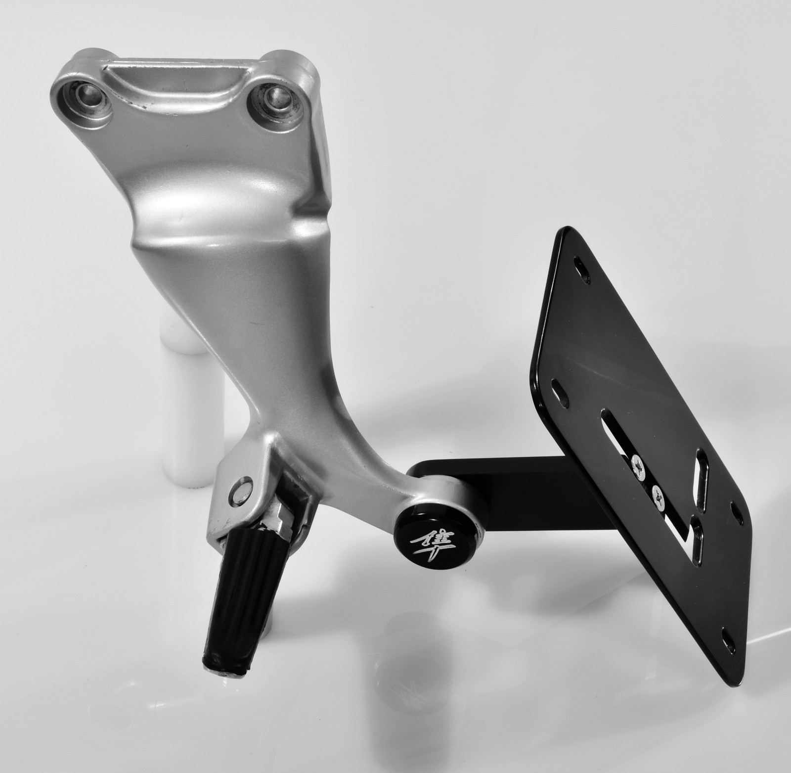 HAYABUSA GSX1300R BLACK EXHAUST HANGER LICENSE PLATE TAG RELOCATOR BRACKET KANJ