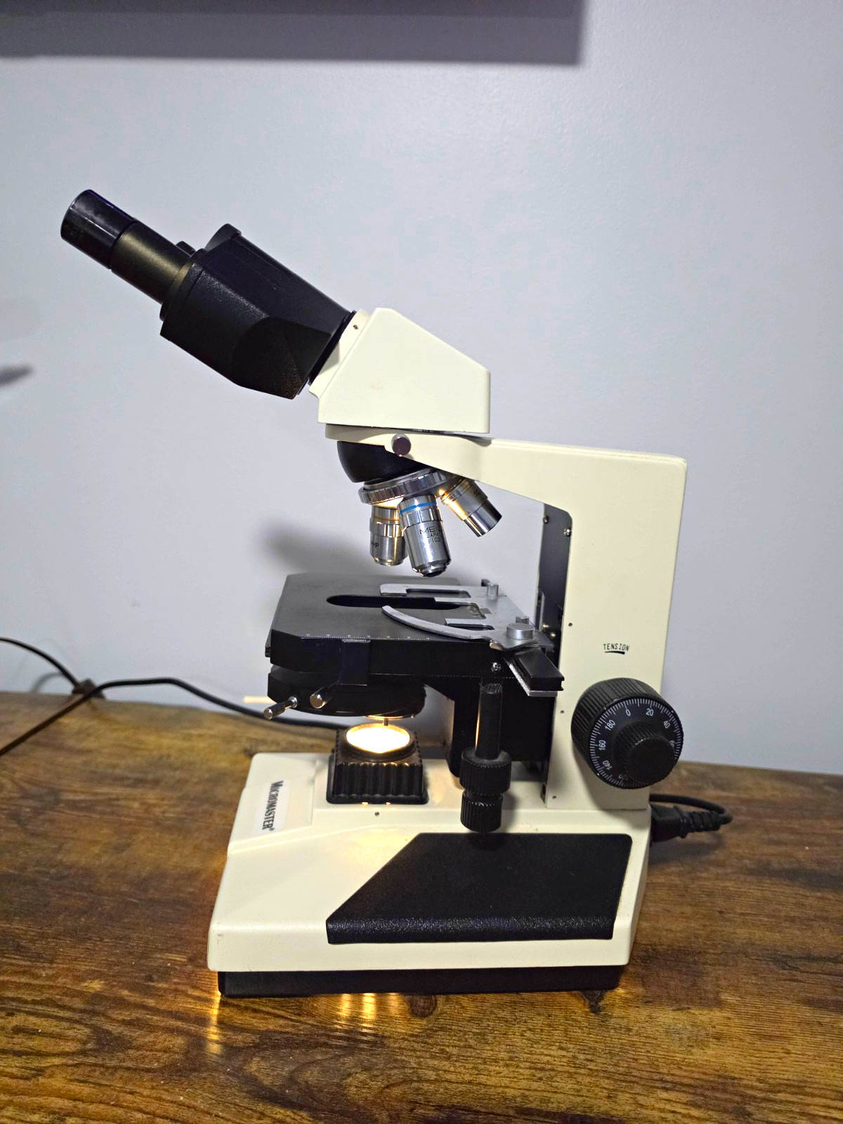 Fisher Micromaster Binocular Upright Compound Microscope 4X-40X 12-561-2FAZ