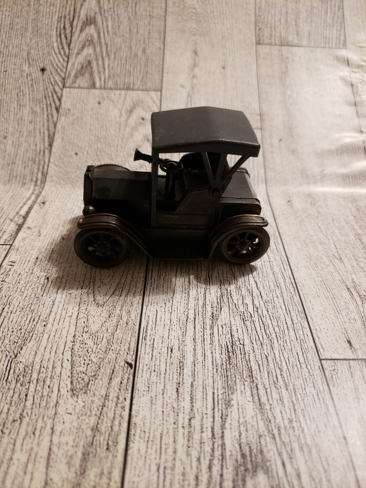 VINTAGE MINIATURE 1917 FORD MODEL T Metal Pencil Sharpener