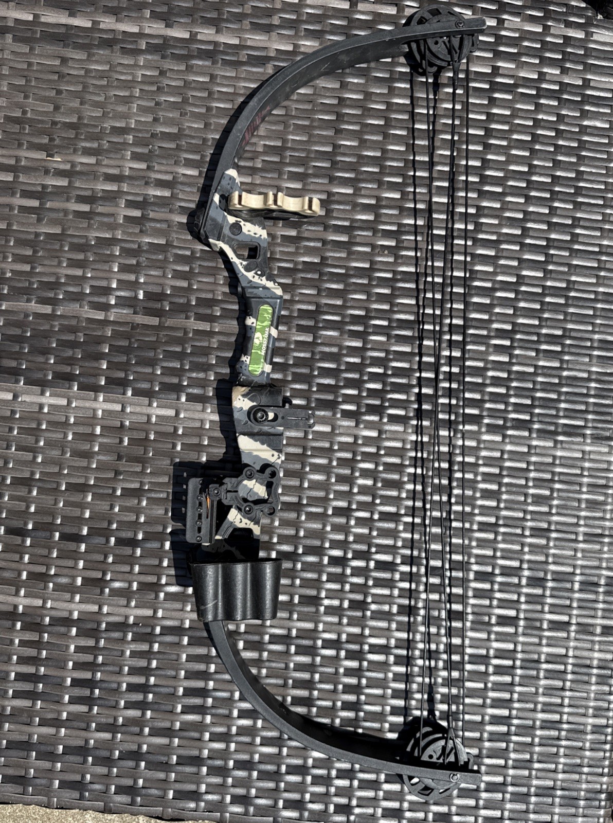 TOMCAT 2 MOSSY OAK Small Compund Bow,  See Photos/Desc