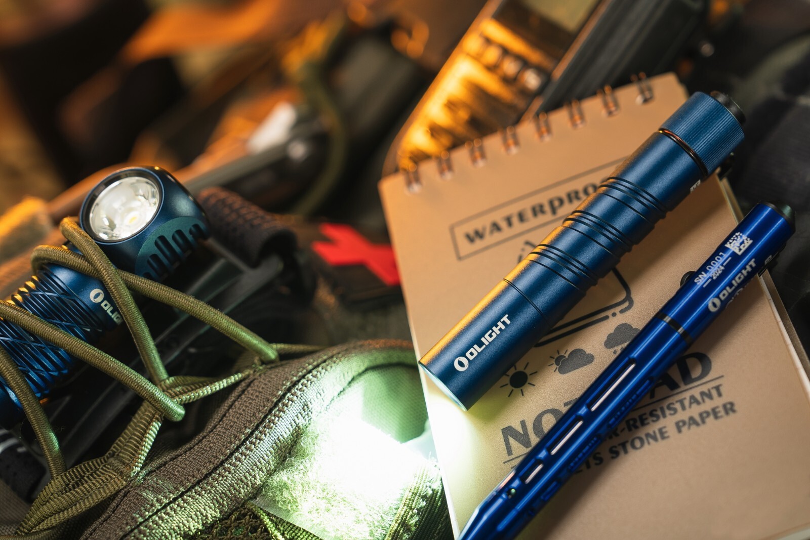 Olight I3T 2 EOS Midnight Blue Dual-Output Tail Switch Flashlight, 200/300 Lume