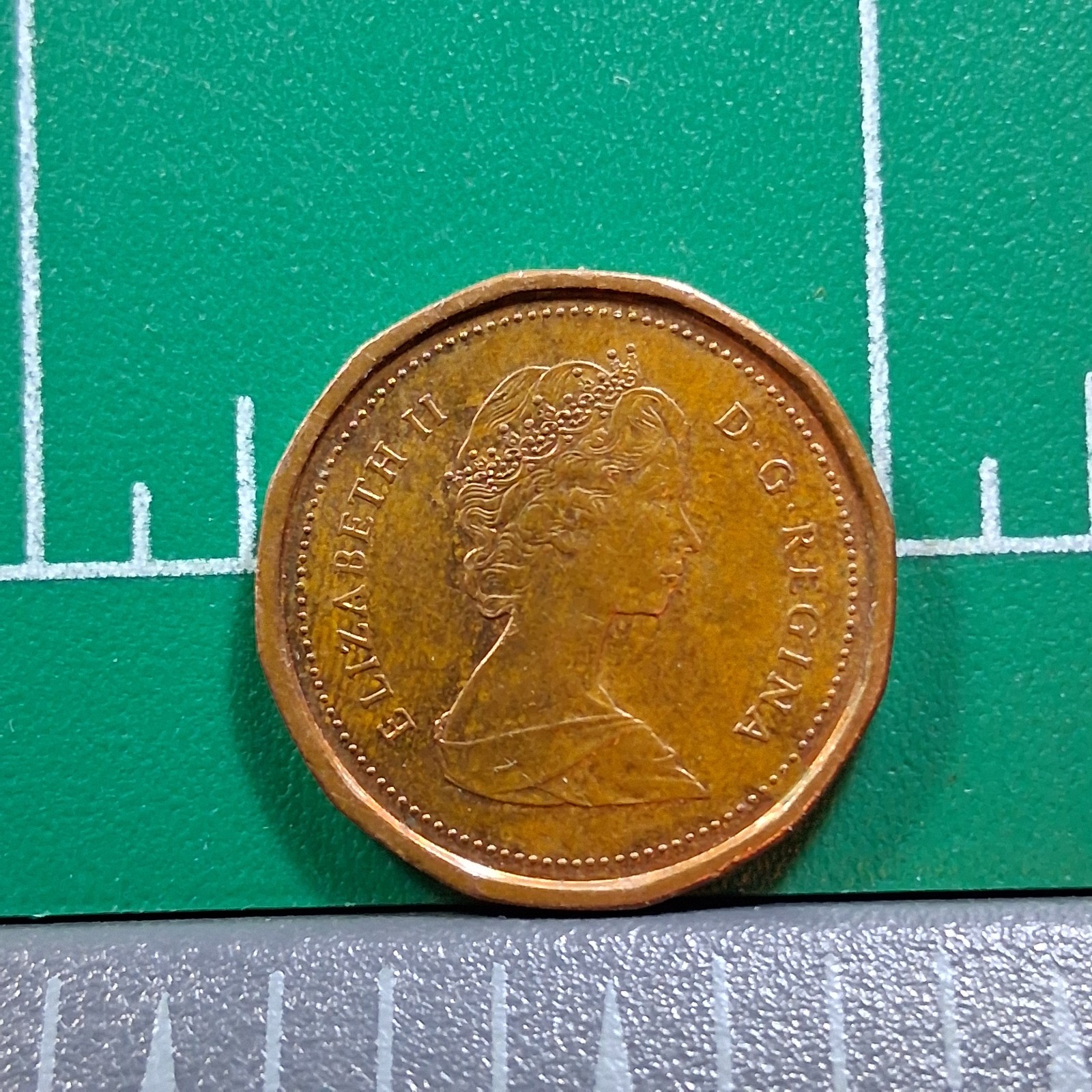 1987 Canada Elizabeth II / Maple Leaf Twig 1 Cent Bronze Currency Coin