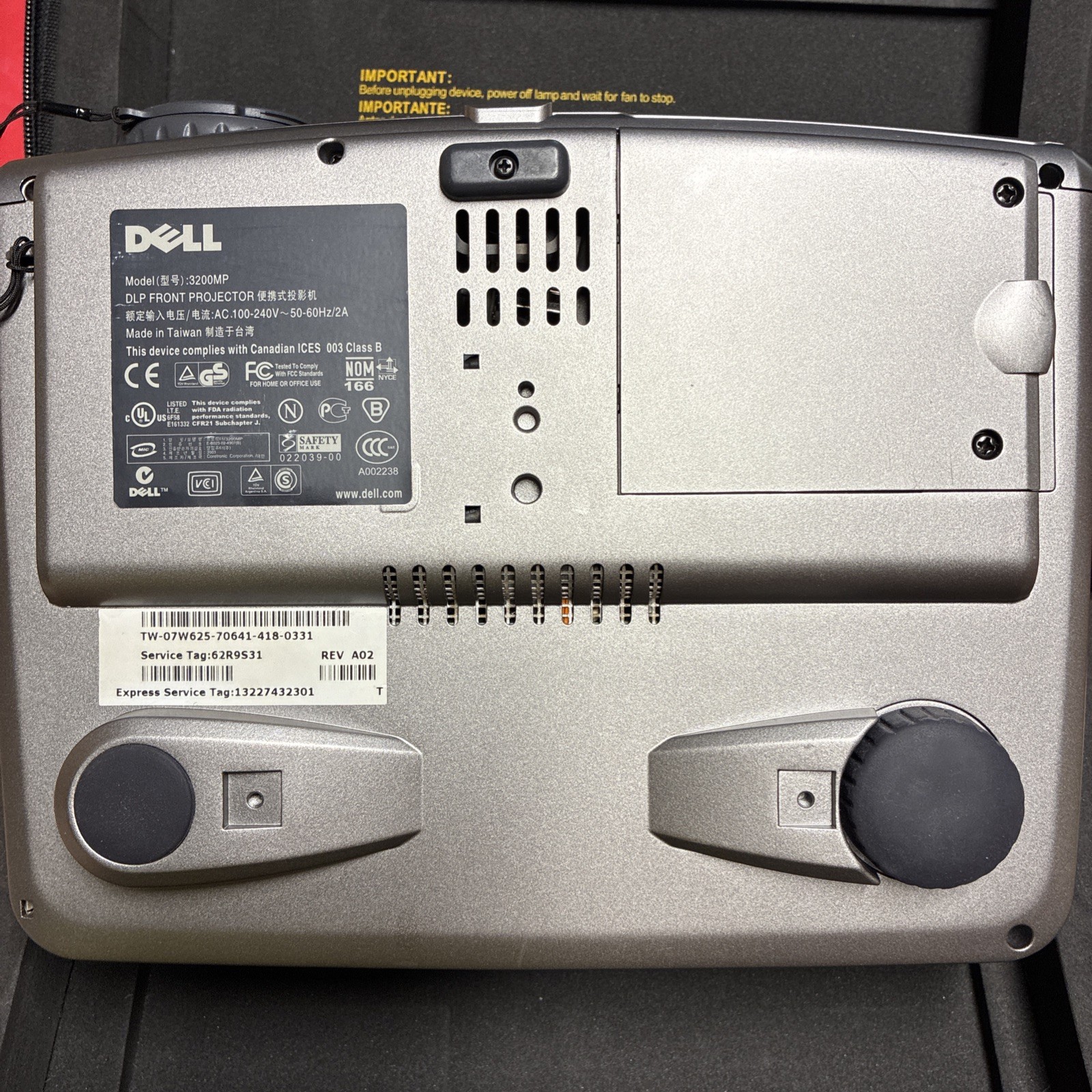 Dell 3200MP DLP Multimedia Home Theater HD Front Projector - With Case & Remote