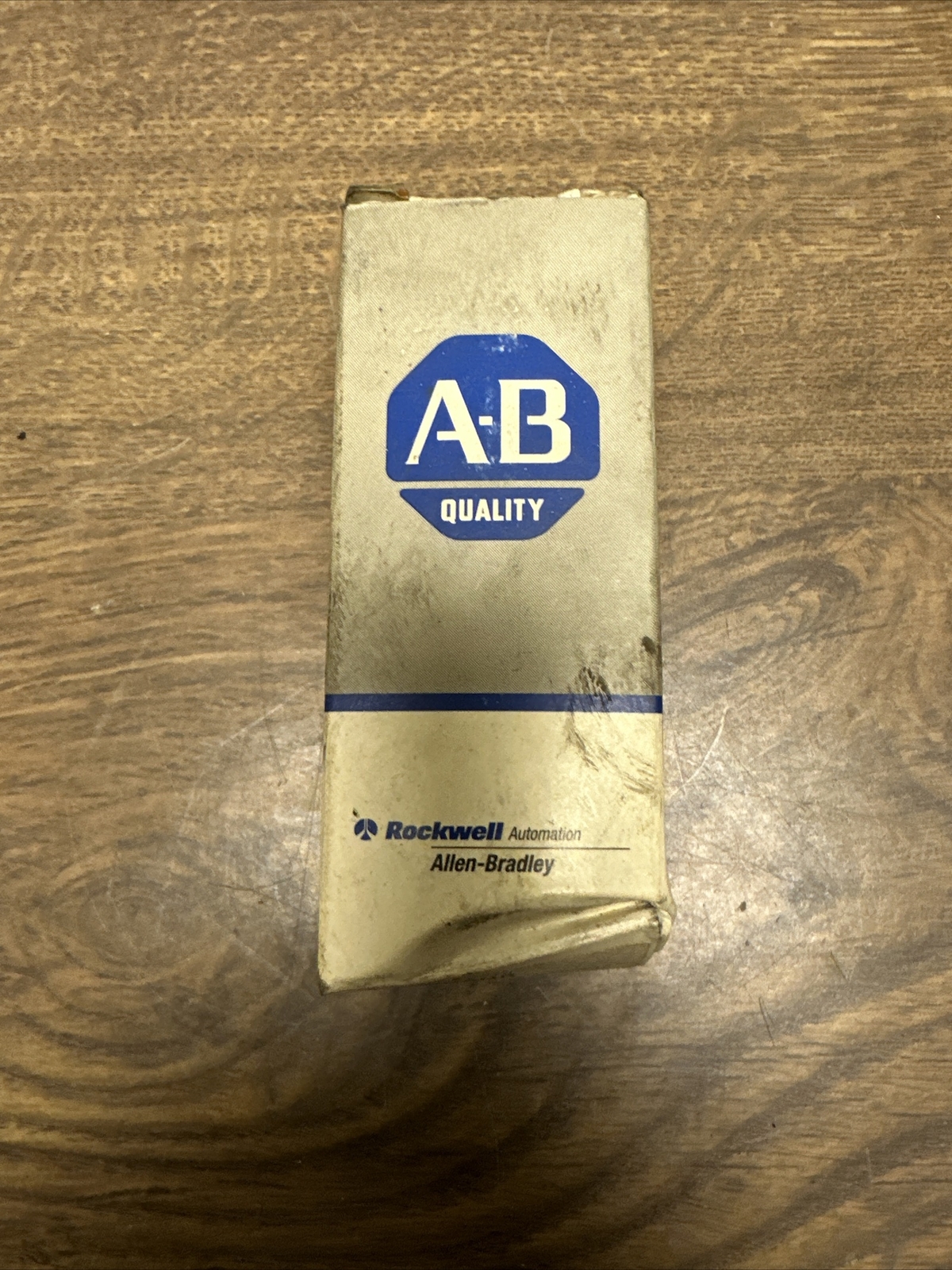 Allen Bradley,800MR-A2A,Small Round Push Button Black