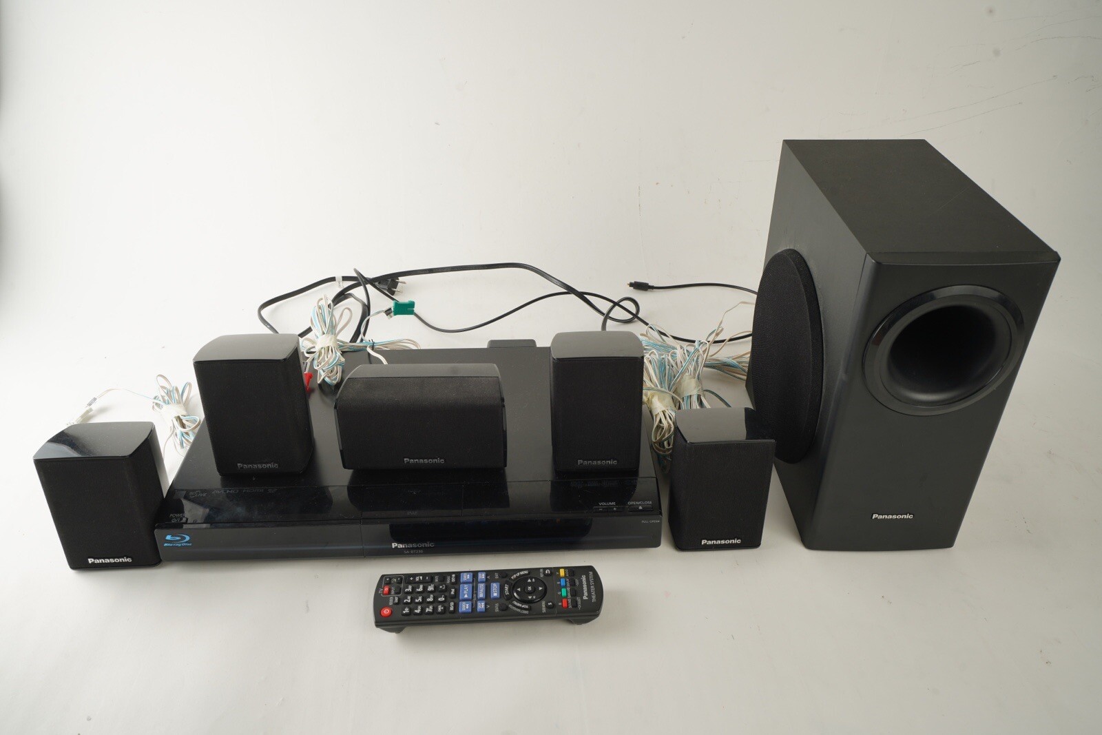 Panasonic SA-BT230 5.1Ch 1000W  BD/DVD Home Theater System Player W/ Remote