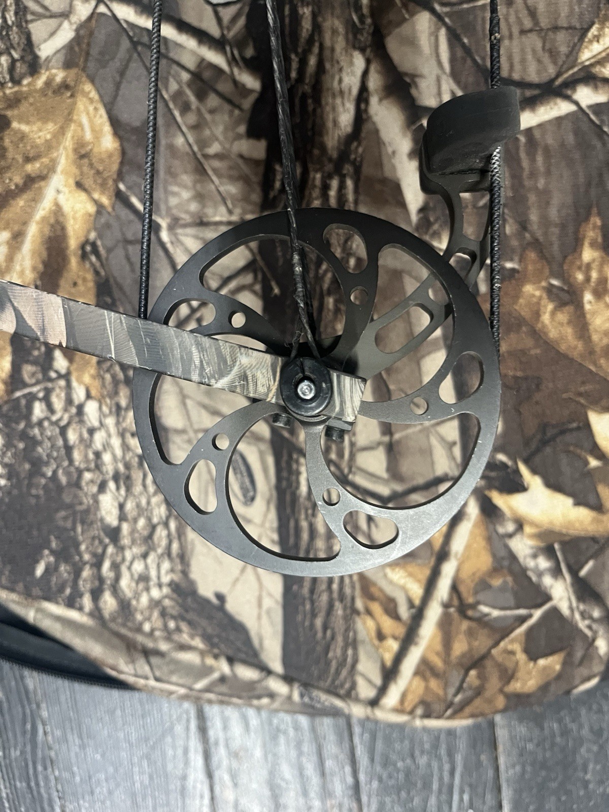 Mathews Solocam Switchback Bow With Case, sight ,and much more!