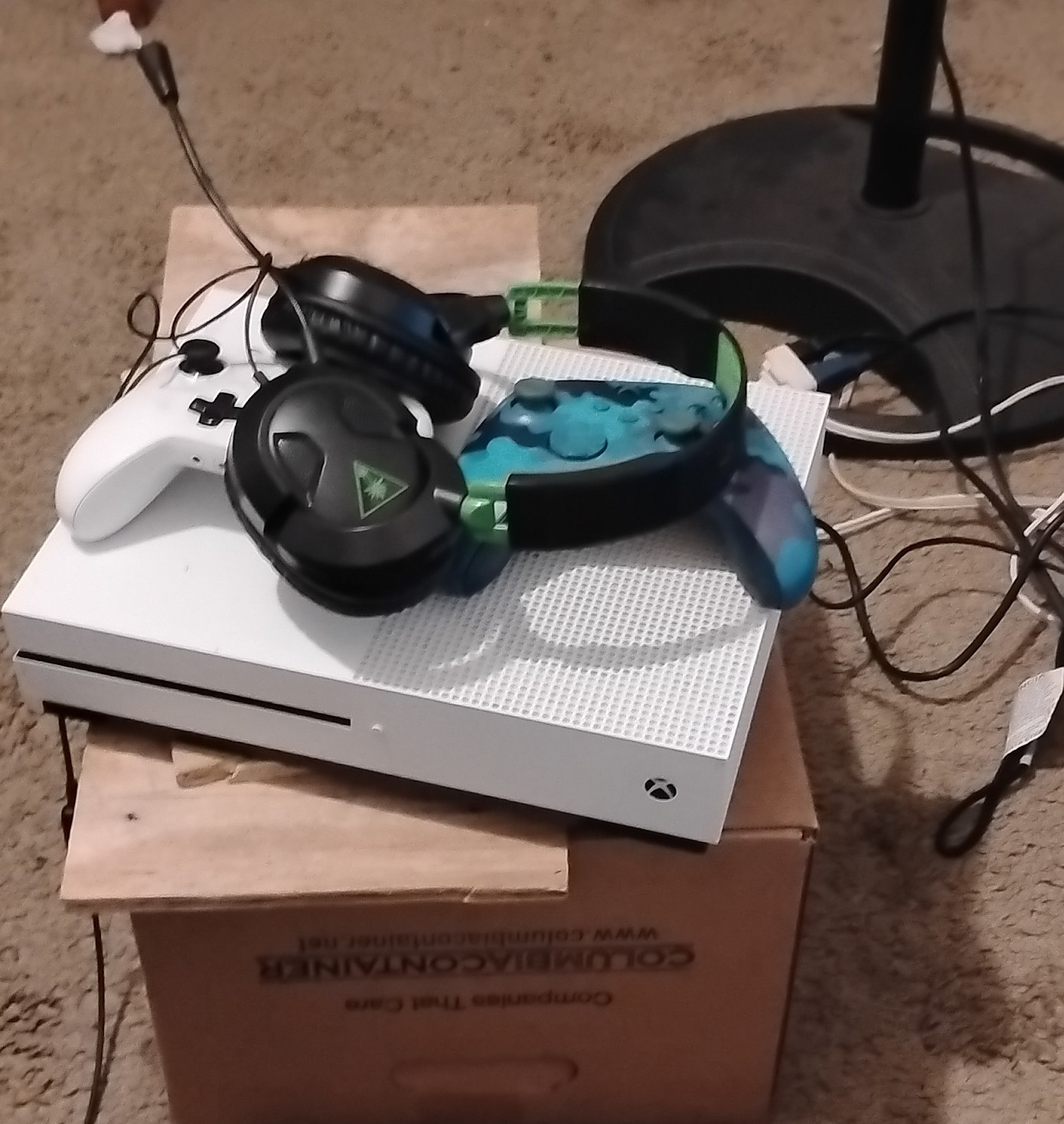 Xbox One Console Bundle with Turtle Beach Wired Headset and Controllers
