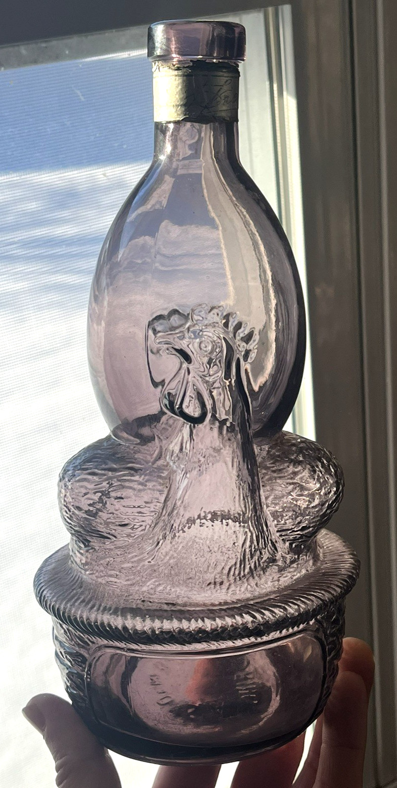 NICE AMETHYST COLORED FIGURAL CHICKEN ON NEST LIQUOR BOTTLE TORINO 1905 ERA L@@K
