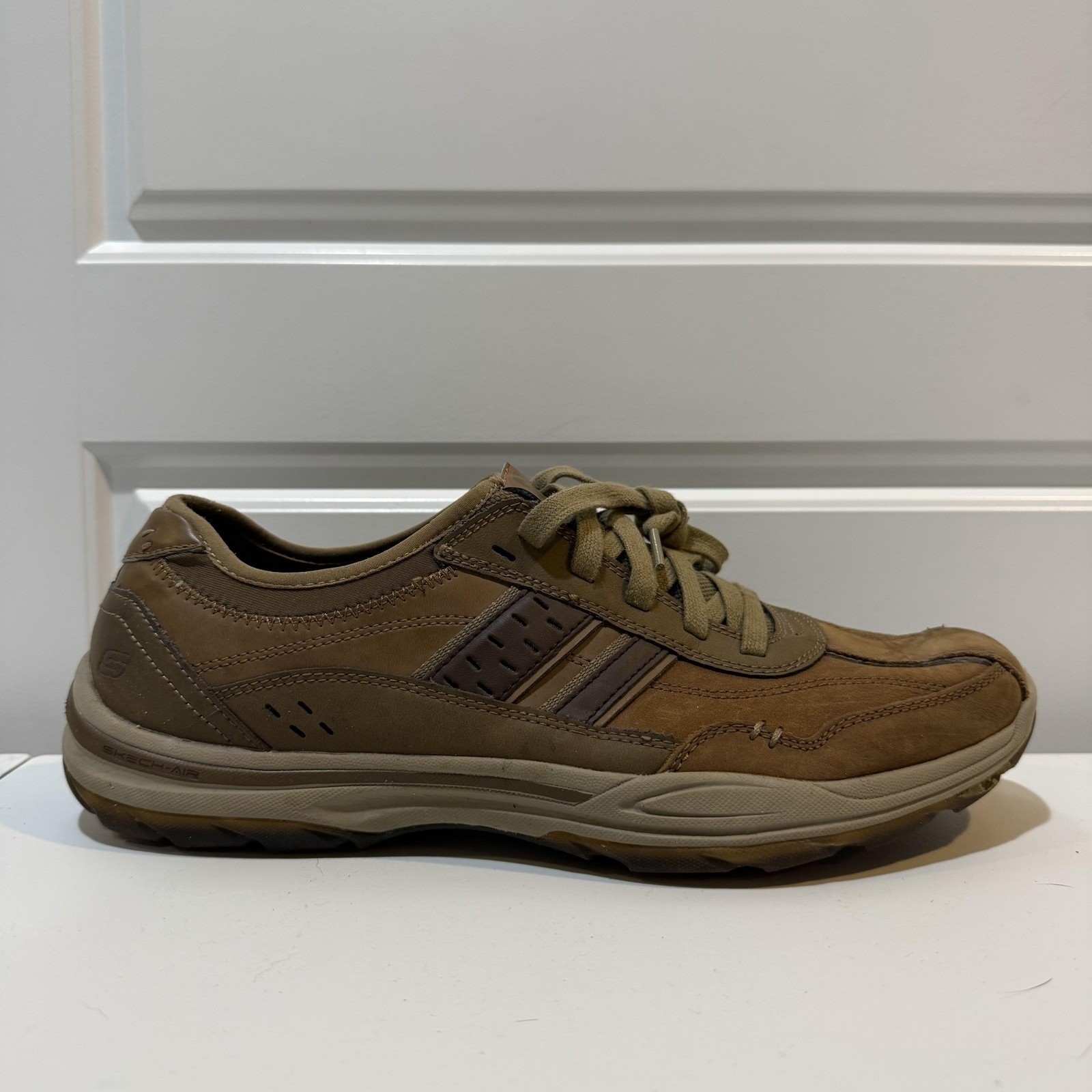 Skechers Shoes Mens Size 10.5 Brown Leather Casual Lace Up Memory Foam 65055