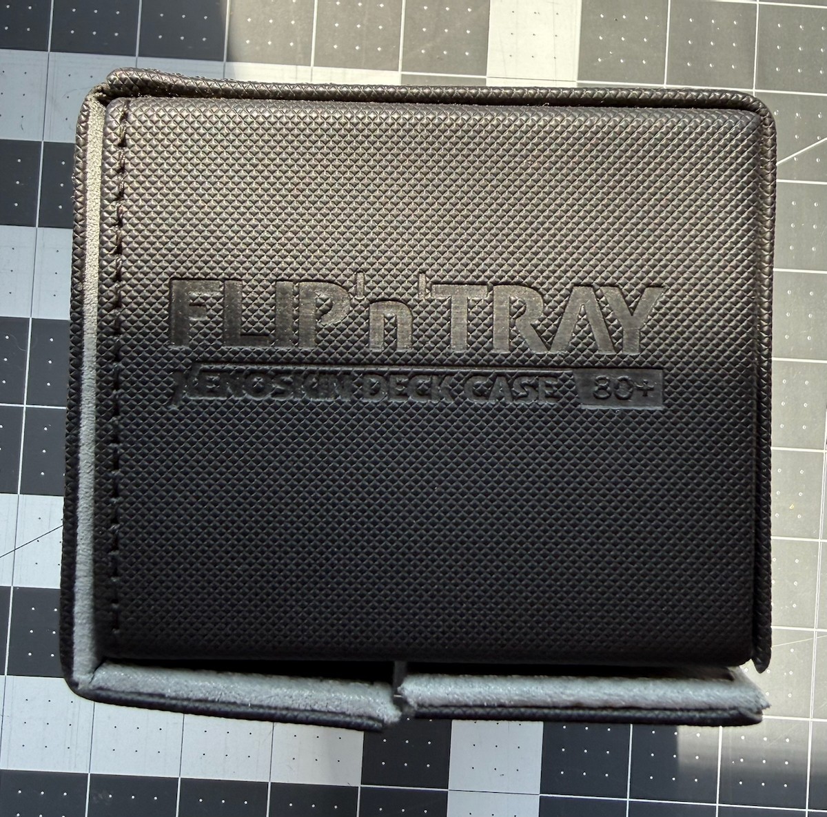 Ultimate Guard Flip 'n' Tray Xenoskin Case +80 MTG