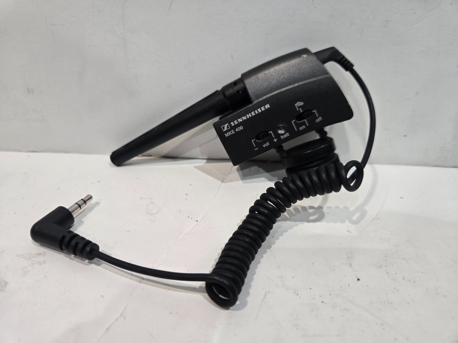 Sennheiser MKE 400 Compact Video Camera Shotgun Microphone MKE400