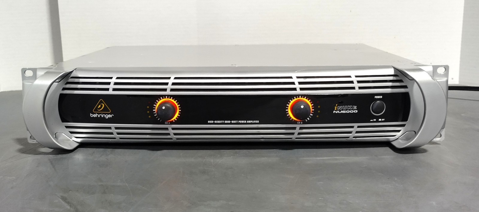 Behringer iNUKE NU6000 2-Channel 1600W Per Channel 8Ω Professional Amplifier