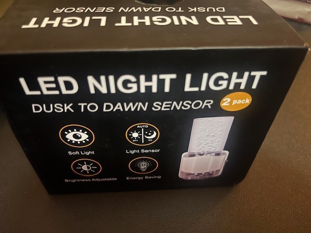 LED NIGHT LIGHT Dusk to Dawn Sensor 2pack