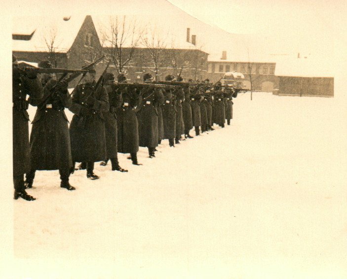 Photo, World Cup, flight detector course Nuremberg 1939: training at the carb...