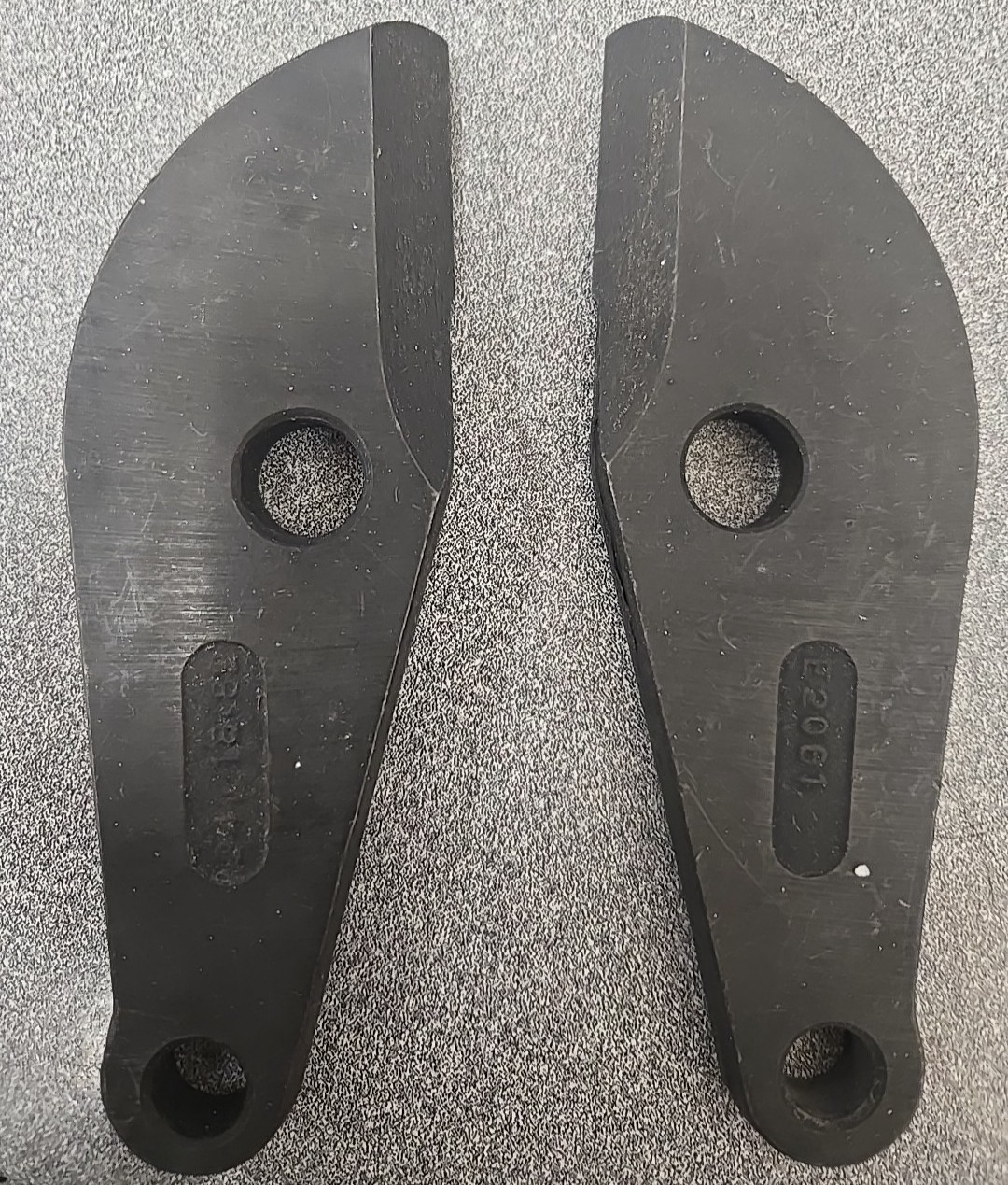 SET OF RIDGID E-2061-X BOLT CUTTER JAWS (CENTER CUT) *NEW OLD STOCK NEVER USED*