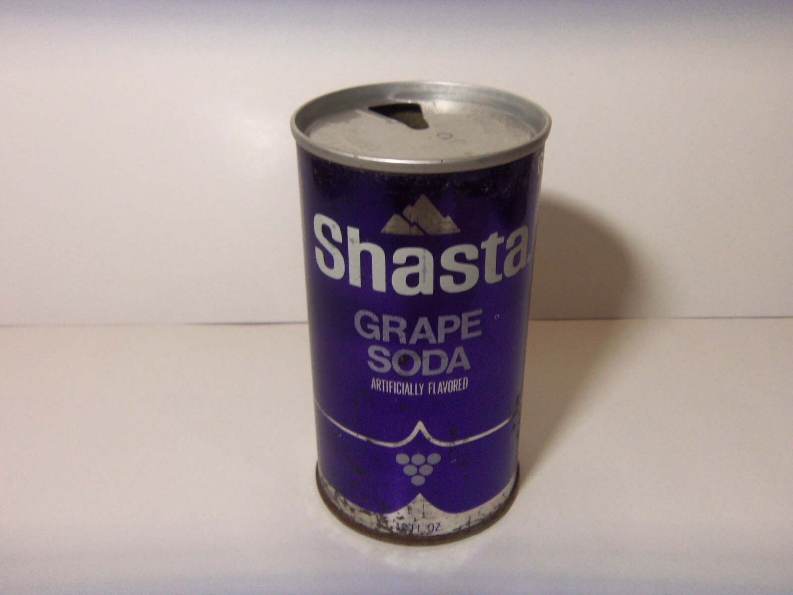 SHASTA GRAPE SODA 12 OZ STEEL CAN  HAYWARD, CA  VINTAGE