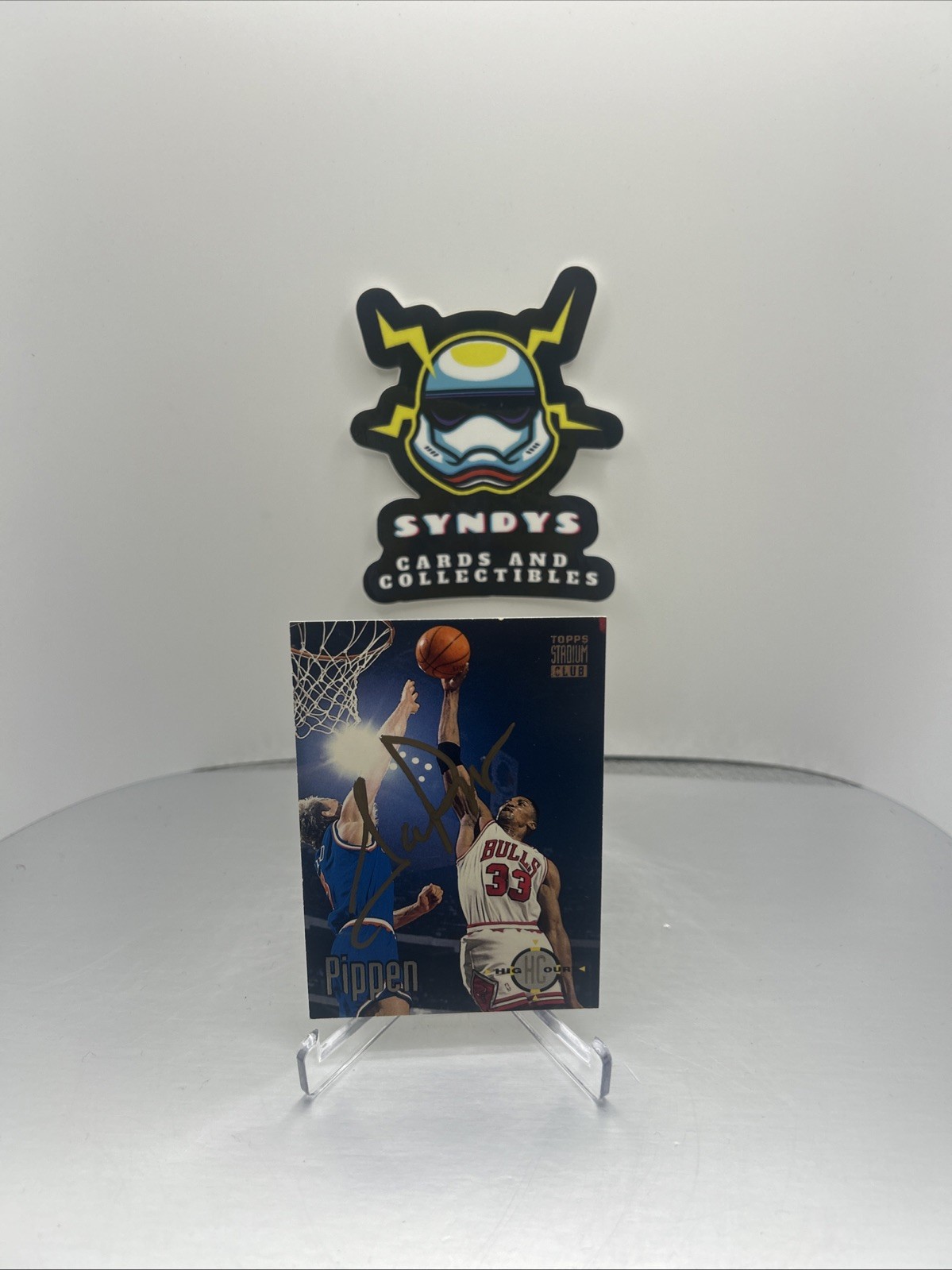 1993 Topps Stadium Club Scottie Pippen #61 Chicago Bull Autographed