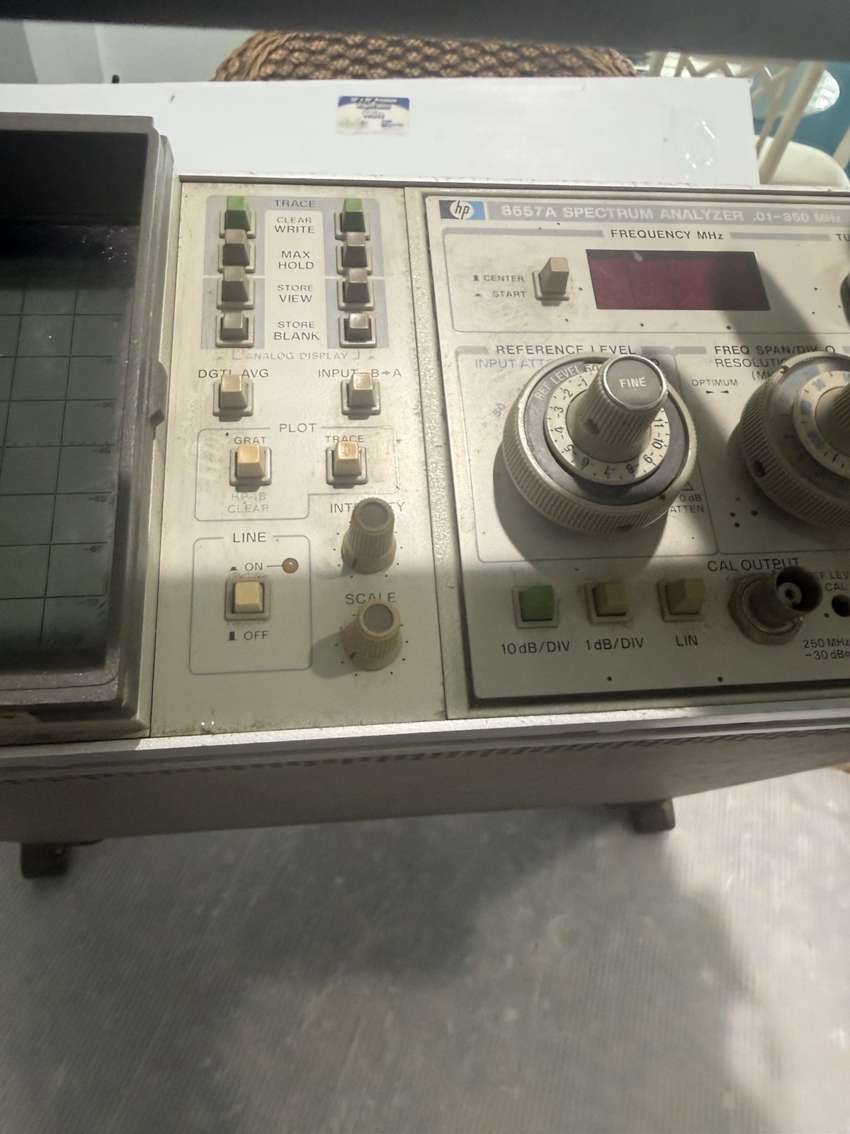 HP 8557A Spectrum Analyzer RF Microwave Test Equipment Unit With 853A Display