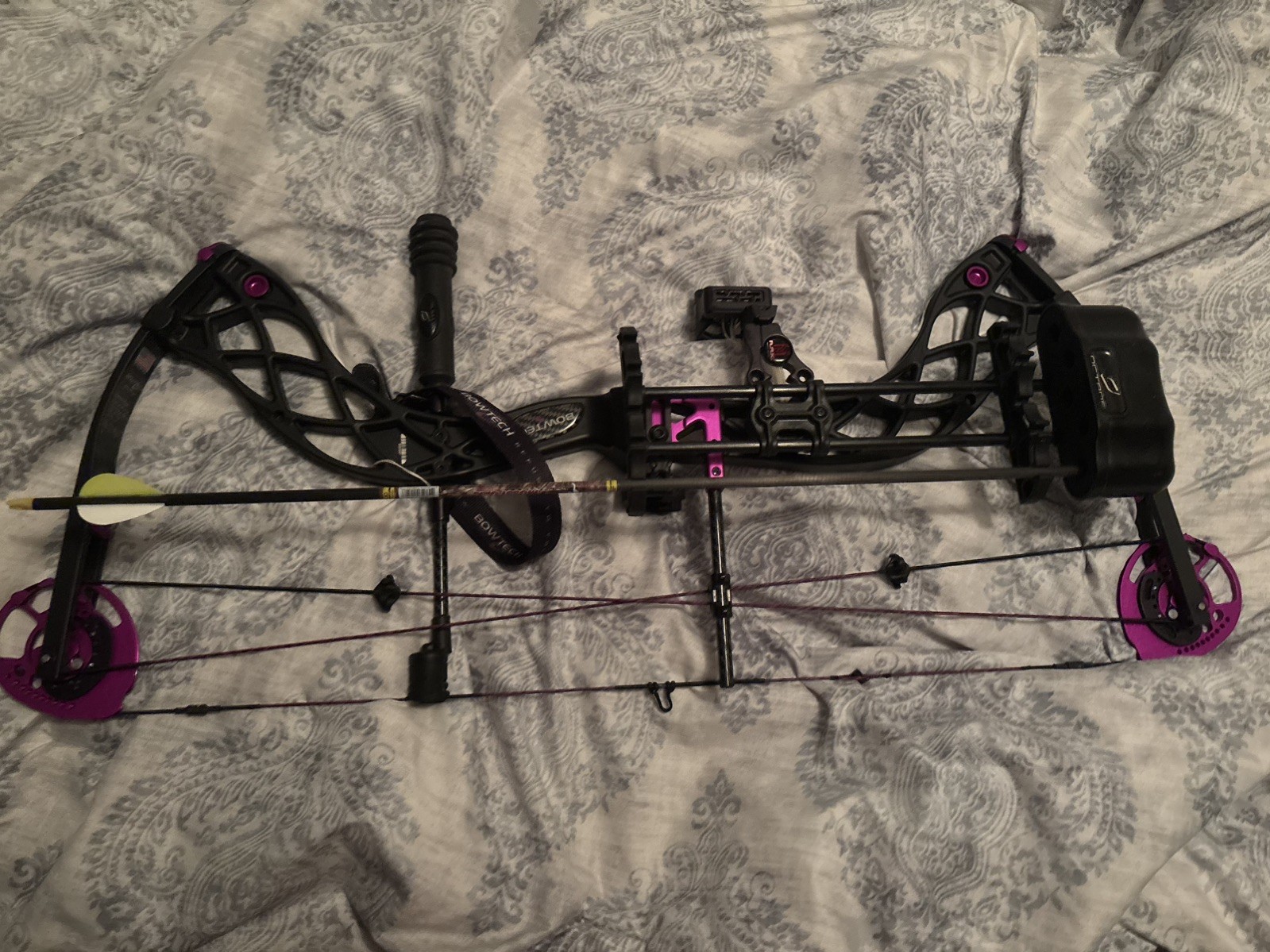 Bowtech Black & Purple Compound Bow with Sight, Arrow Rest & Stabilizer Women