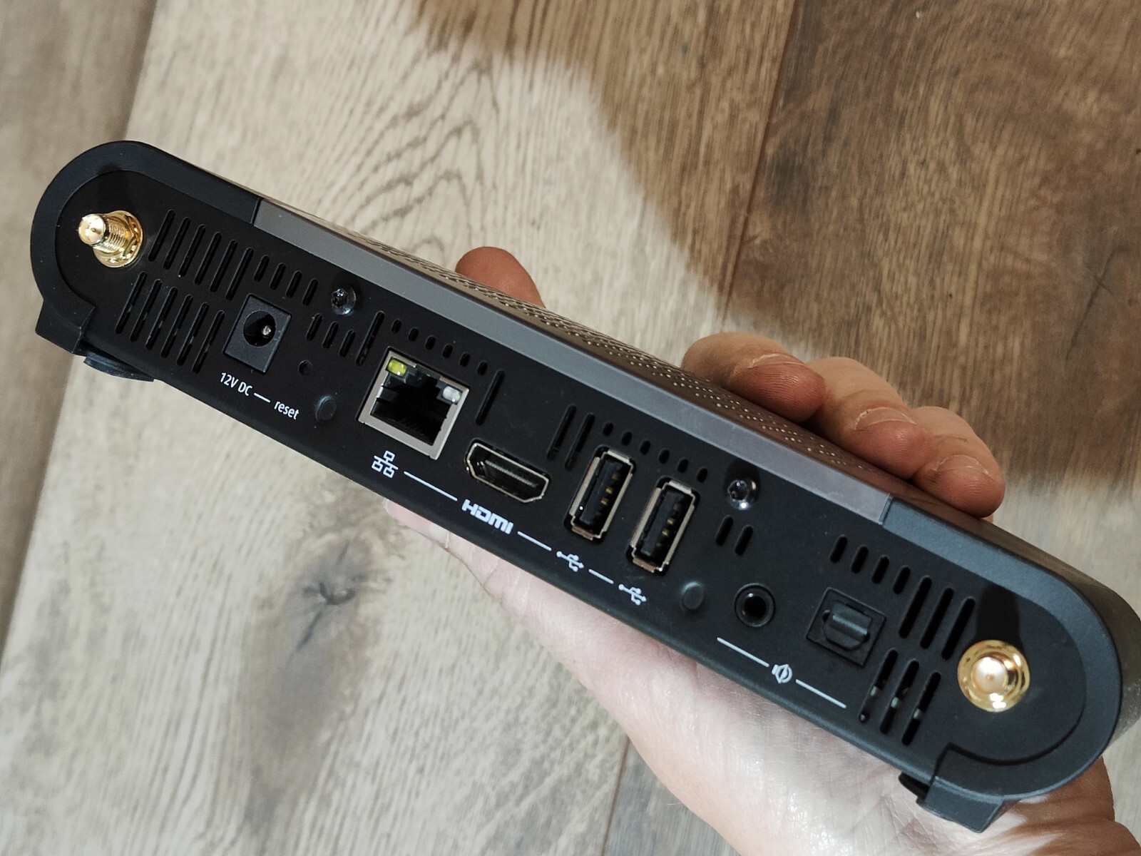 Barco ClickShare CSE-200 Wireless Presentation System Black R9861520 Please Read