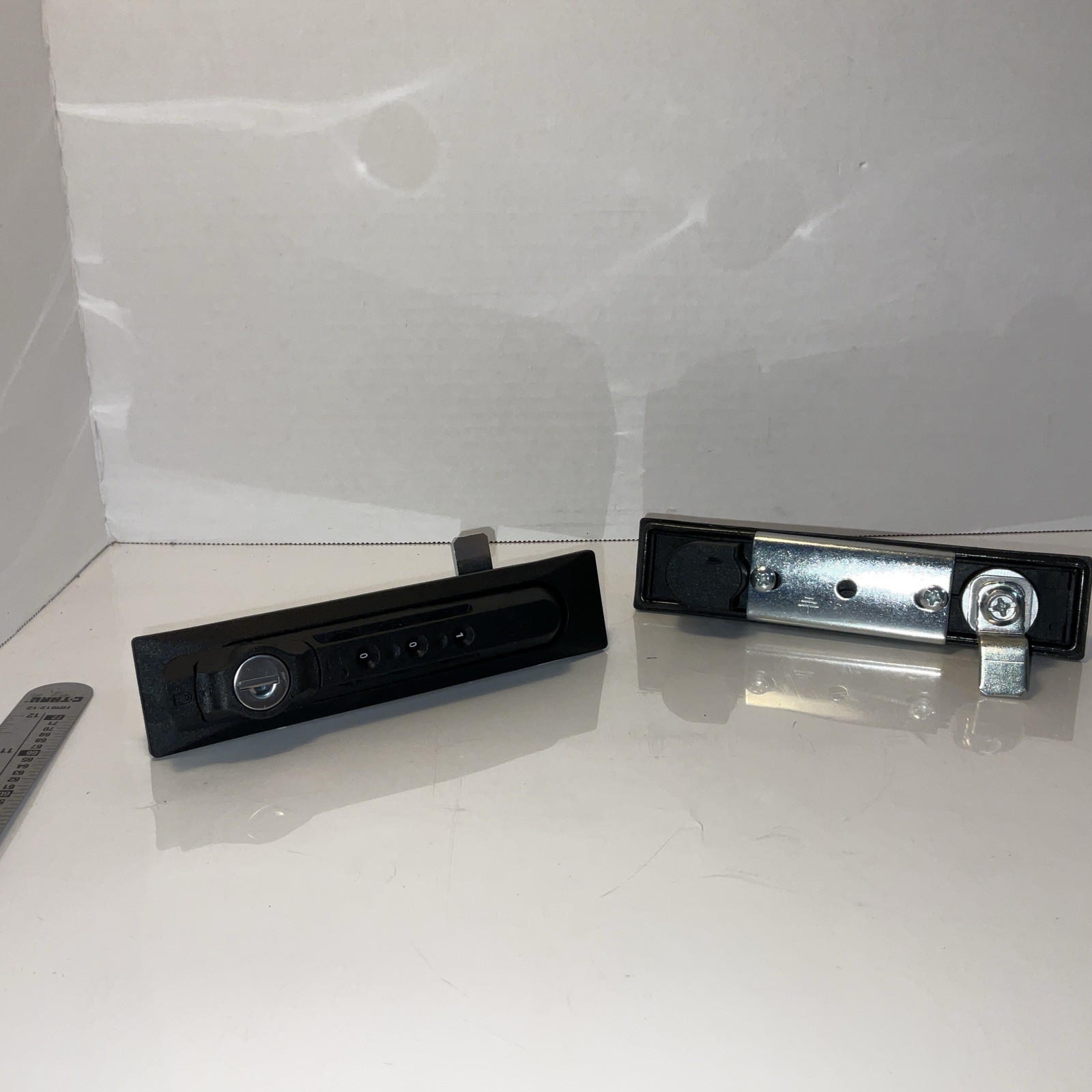 Black Matte Vertiv VRA6023 VR Combo Lock Handle I Open Box I Lot Of 2