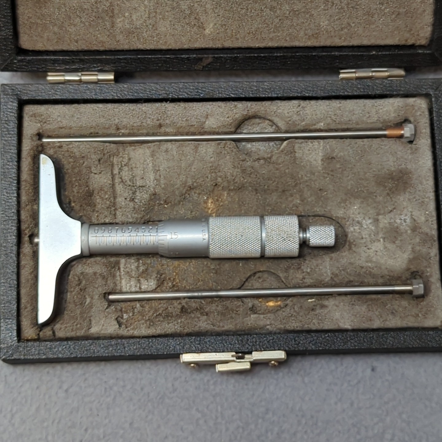 Vintage CRAFTSMAN 0-3" Depth Micrometer in Case