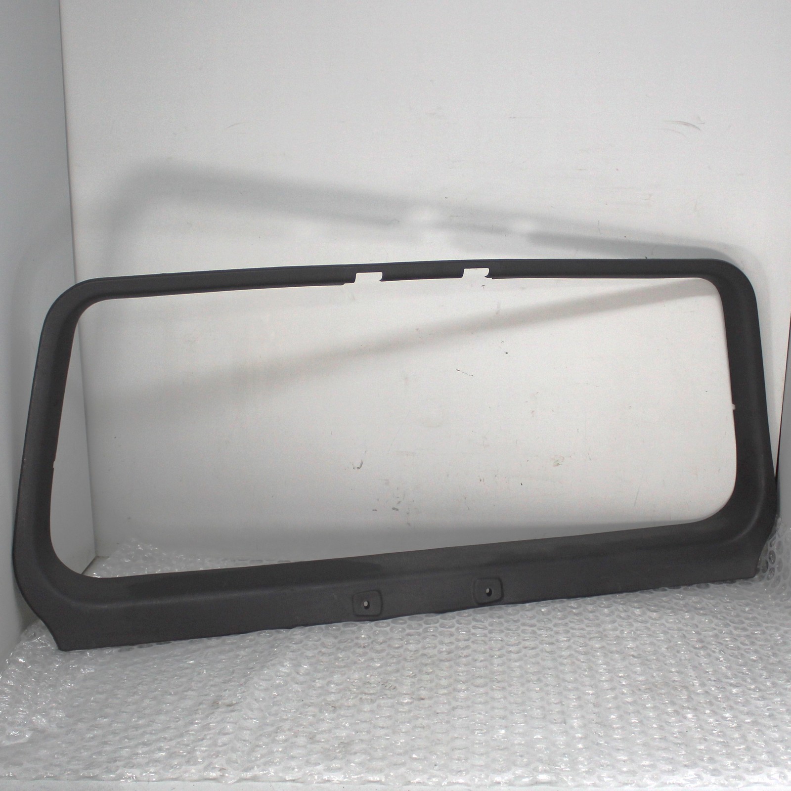 Upper Tailgate Window Trim for Mitsubishi PAJERO SHOGUN V32W MK2 2.6