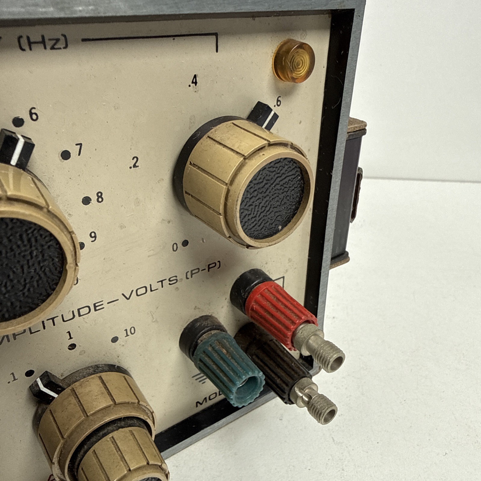 Vtg Heathkit Sine Square Audio Generator Model IG-18 Powers On Untested / Video