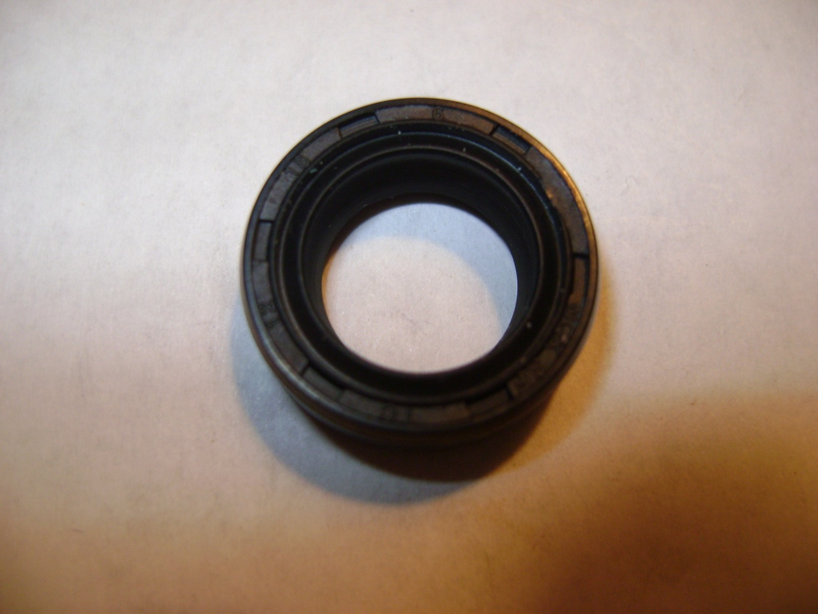 NEW TC 12X18X6 DOUBLE LIPS METRIC OIL / DUST SEAL 12mm X 18mm X 6mm